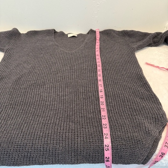 Aritzia Wilfred Free 100% Merino Wool V-Neck Sweater  Waffle Knit SZ M - Picture 12 of 12